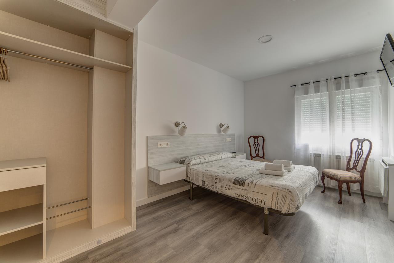 Burgo Hostal Lar מראה חיצוני תמונה