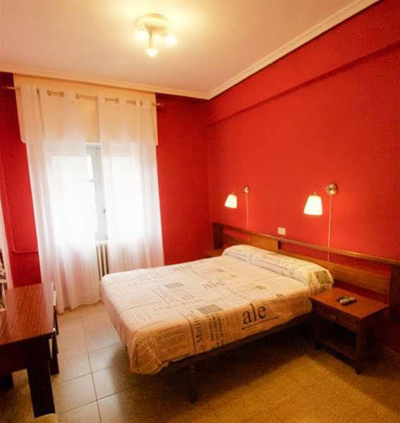 Burgo Hostal Lar מראה חיצוני תמונה