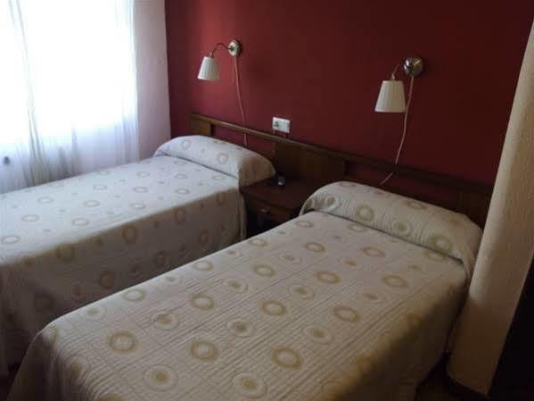 Burgo Hostal Lar מראה חיצוני תמונה