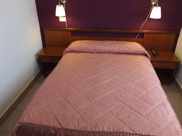 Burgo Hostal Lar מראה חיצוני תמונה