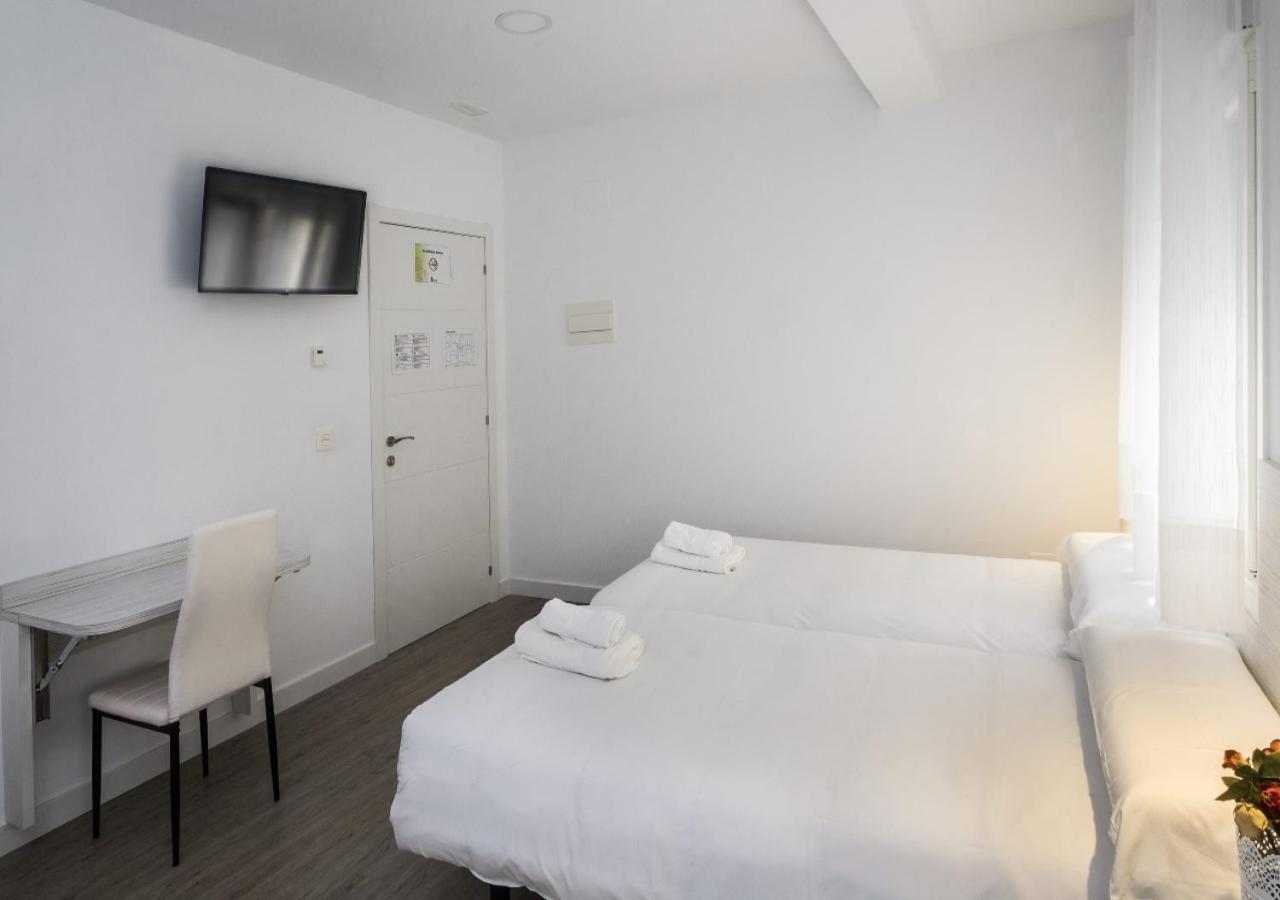 Burgo Hostal Lar מראה חיצוני תמונה